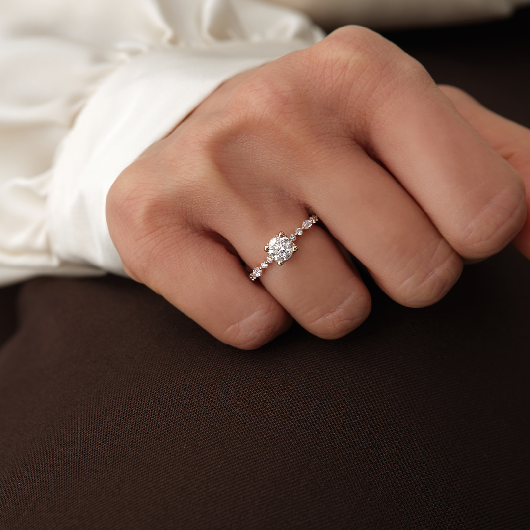 0.61 Karat Sıralı Taşlı Tektaş Pırlanta Yüzük - 1