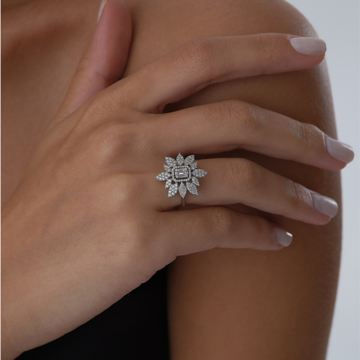 0.72 ct Bagetli Flower Pırlanta Yüzük - 3