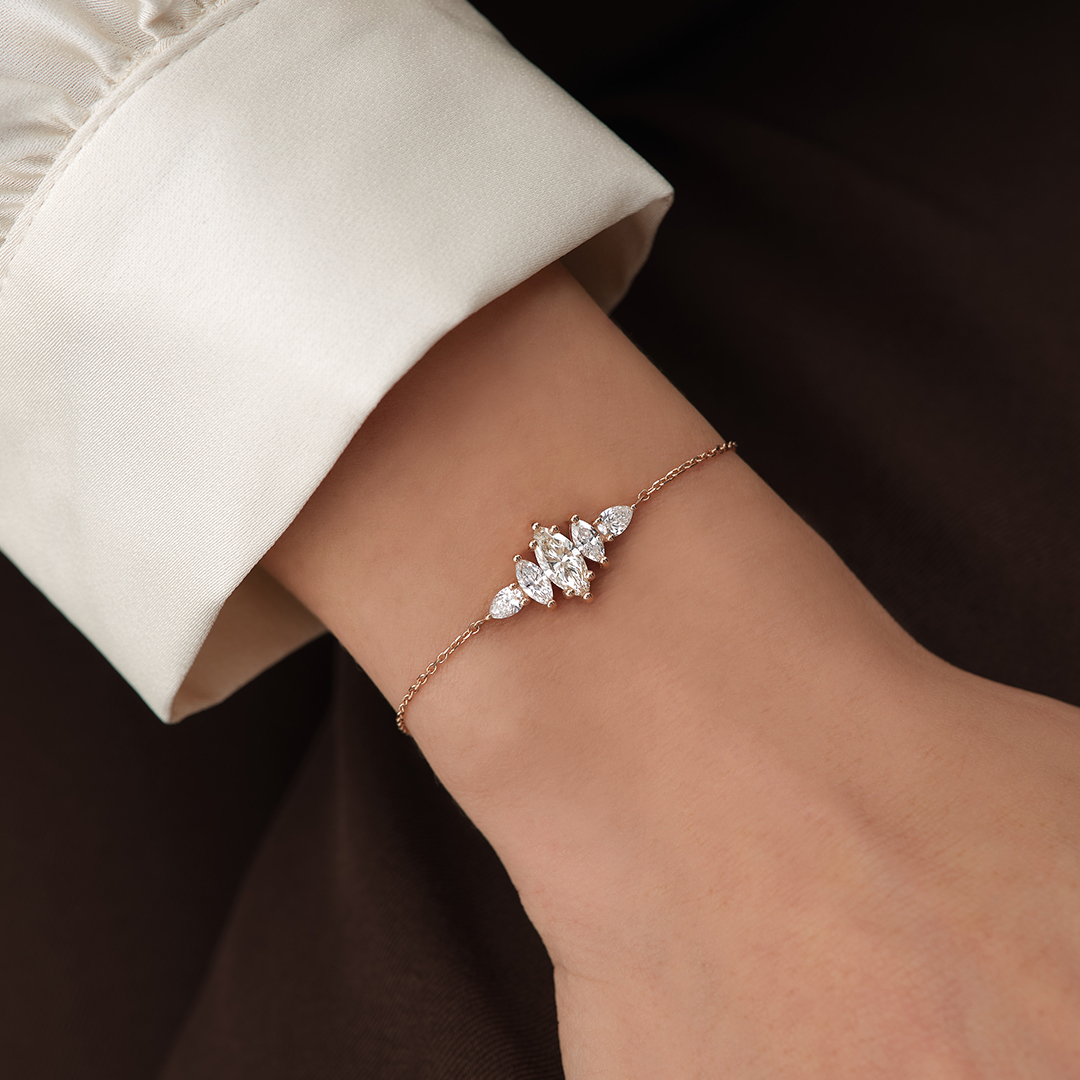 1.03 Karat Beş Taşlı Su Damlası Form Pırlanta Bileklik - 1