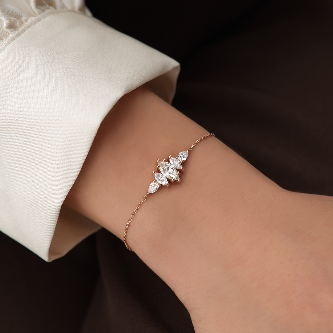 1.03 Karat Beş Taşlı Su Damlası Form Pırlanta Bileklik - 2