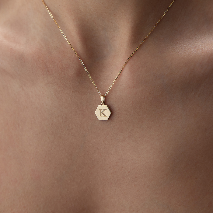 Altıgen Plaka Harf Kolye - Koçak
