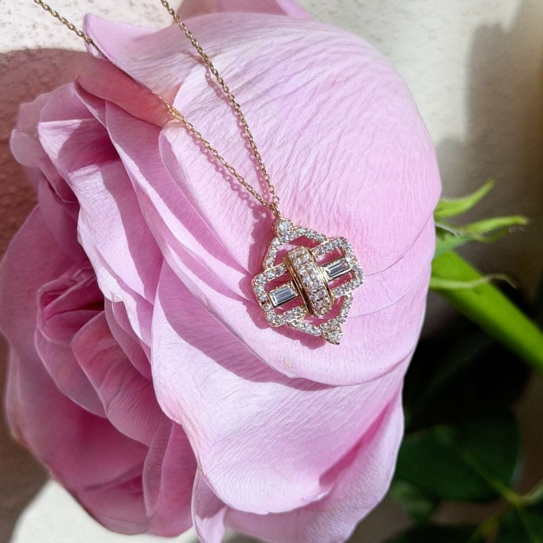 Baget Taşlı Kilit Motifli Altın Kolye - 1