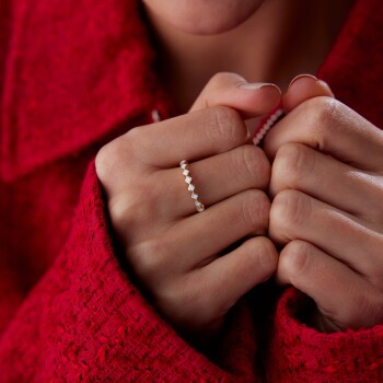 Beyaz Mineli Sıra Yonca Yüzük - Rayna