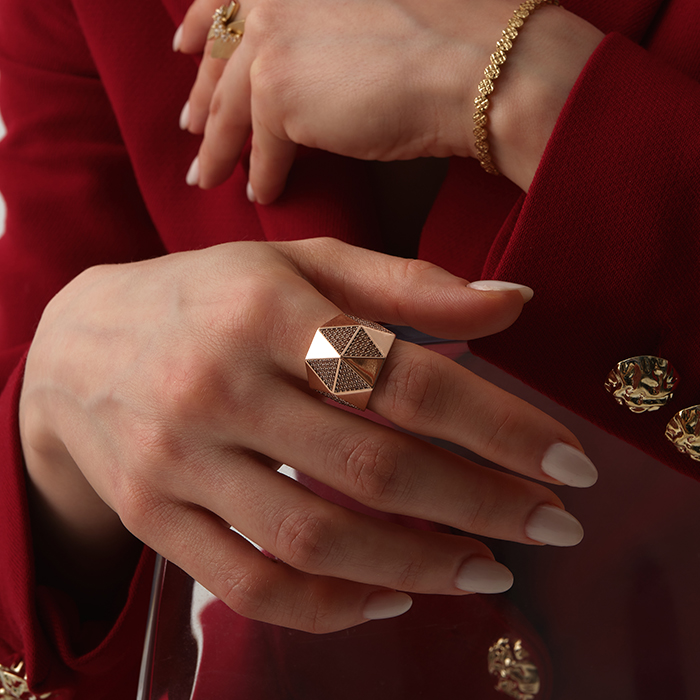 Bold Üçgen Taş Detaylı Altın Yüzük - Özkonak