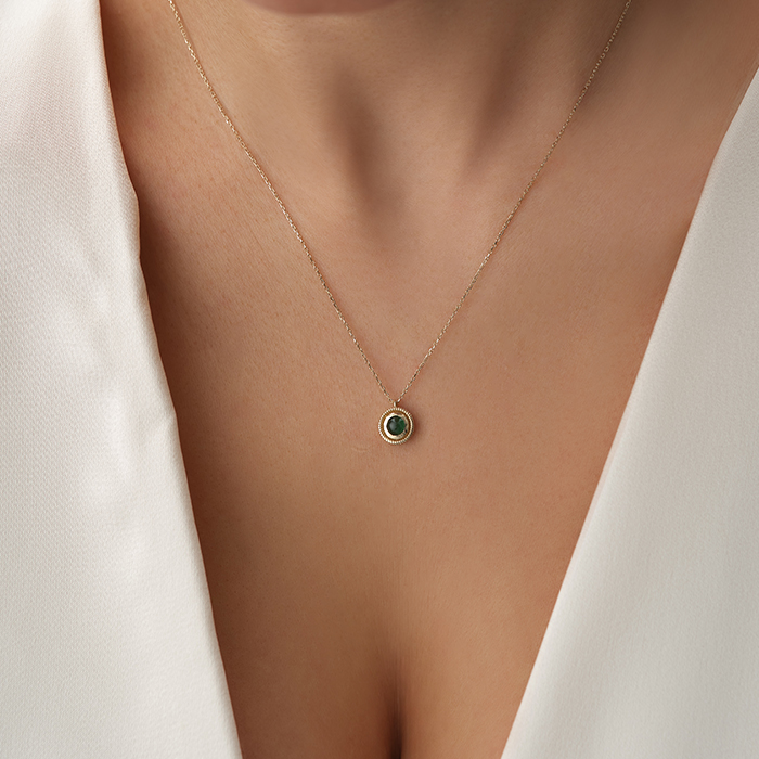 Çerçeveli Yeşil Merkez Taşlı Altın Kolye - Cemart (1)