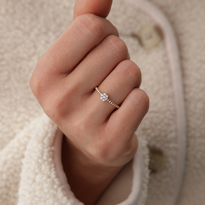 Çiçek Motifli Taşlı Minimal Altın Yüzük - Arden (1)