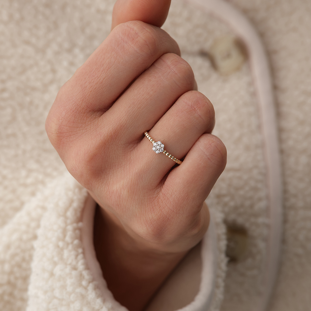 Çiçek Motifli Taşlı Minimal Altın Yüzük - 2