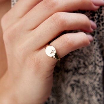 Daire Plaka Kutup Yıldızı Yüzük - Rayna