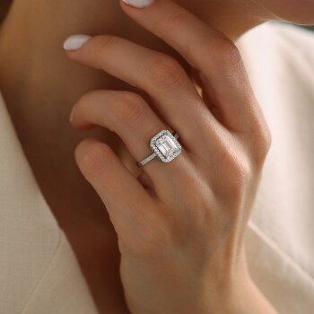 Dörtgen Sıra Taşlı Baget Yüzük - Oragold Orhan