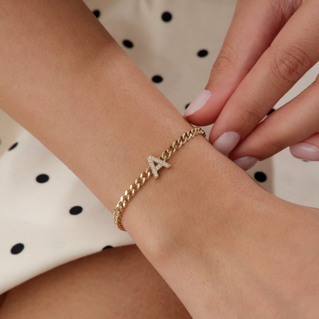 Gurmet Zincirli Taşlı Altın Harf Bileklik - 1