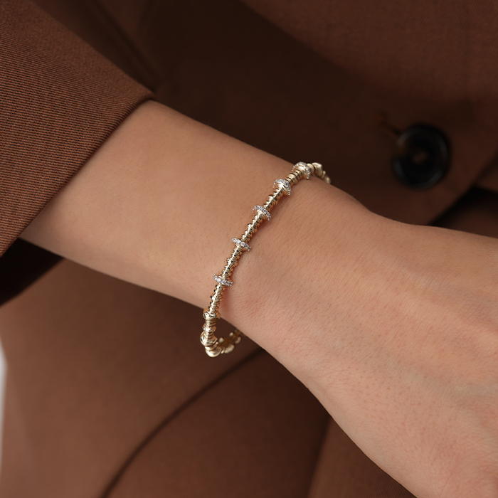 Halka Geçişli Taşlı Altın Kelepçe - Garo