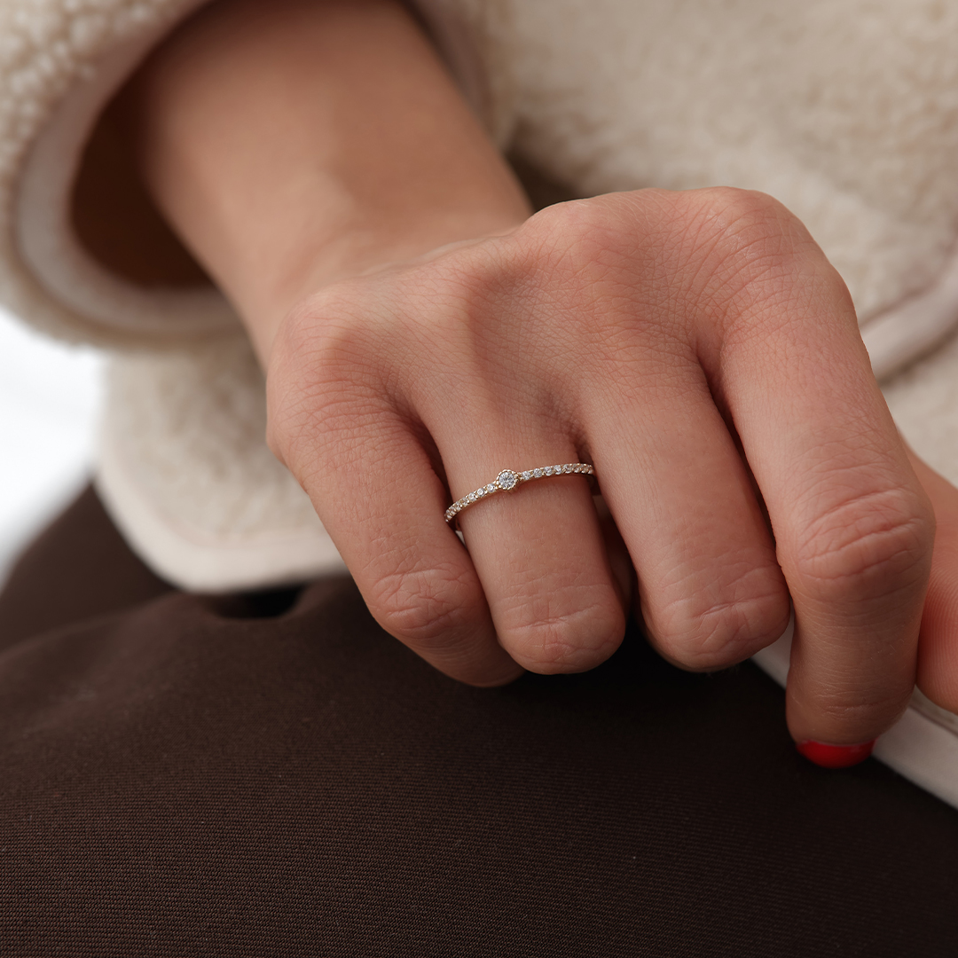 İnce Sıra Taşlı Minimal Altın Yüzük - 1