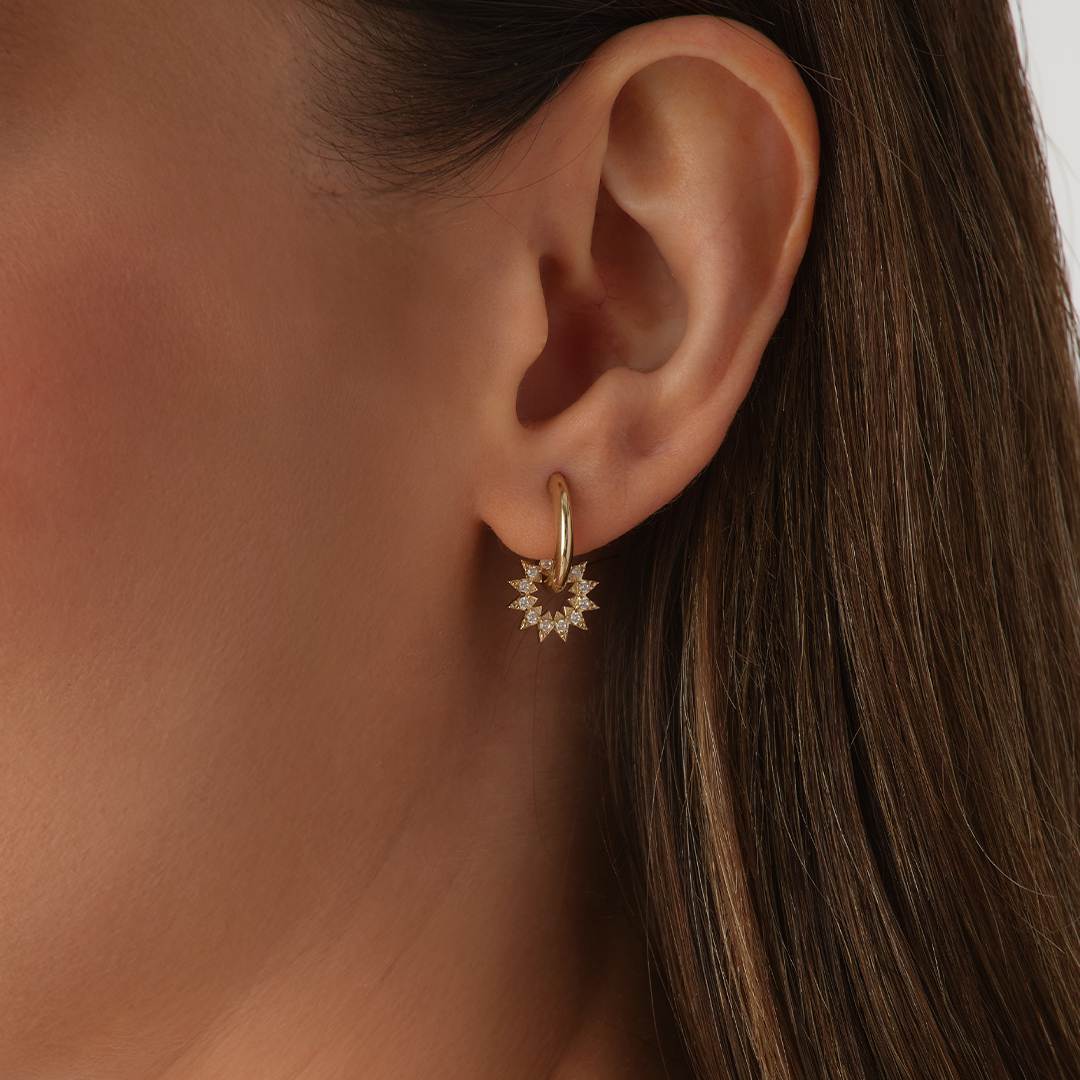 Işıltılı Yıldız Sallantılı Altın Halka Küpe - 1