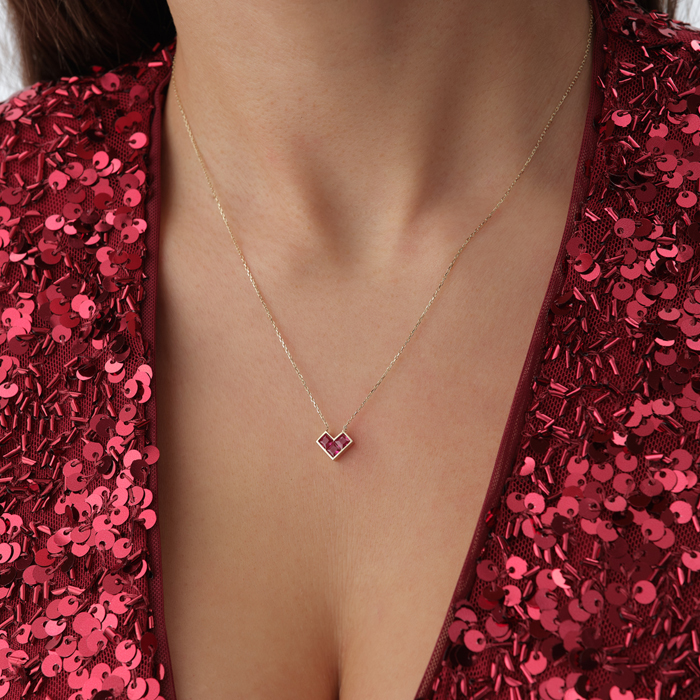 Kırmızı Taşlı Kalpli Love Altın Kolye - Cemart