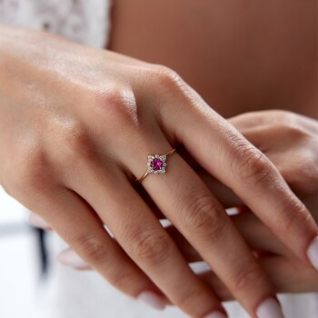 Kırmızı Taşlı Prenses Yüzük - Cemart