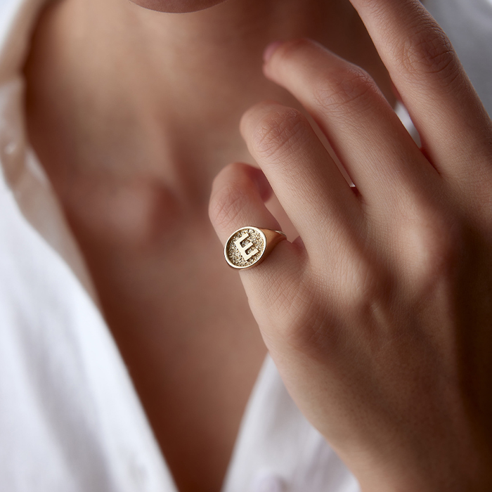 Kumlu Plaka Harf Yüzük - Melike