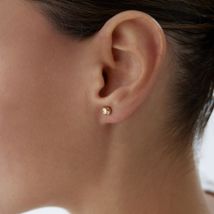 Medium Yan Çizgili Top Küpe - Melike (1)