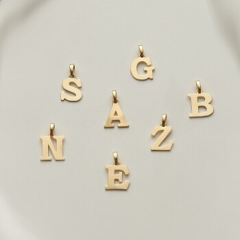 Mat Pres Harf Kolye Ucu - Özçelik