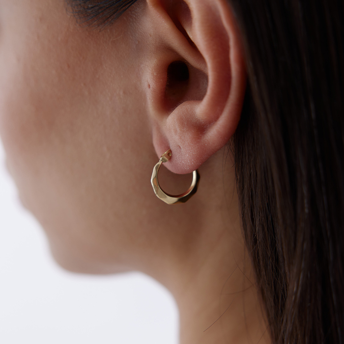 Medium Bombeli Kıvrım Halka Küpe - Ador