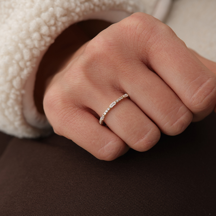 Minimal Işıltılı Baget Dizilimli Altın Yüzük - Arden