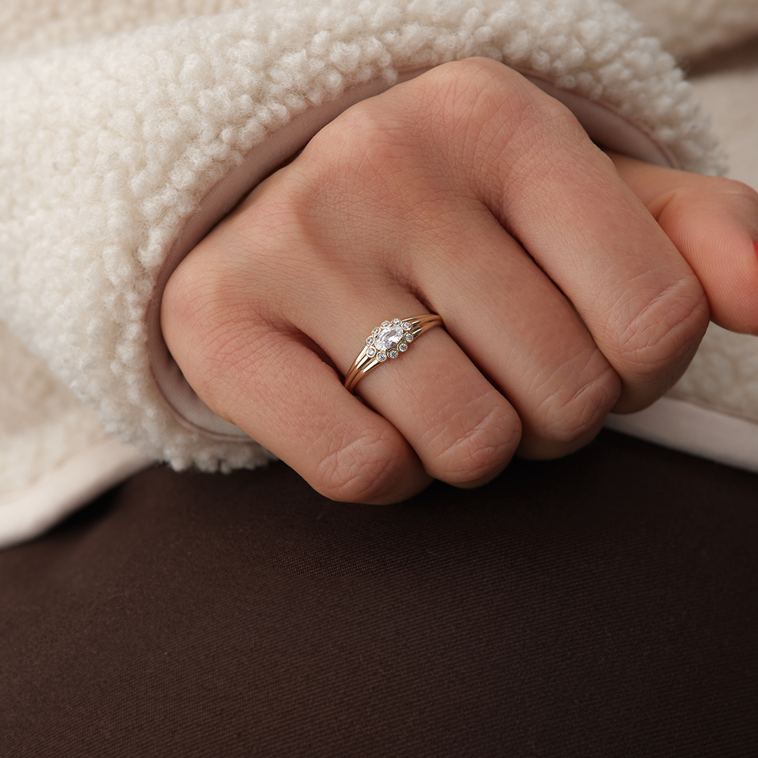 Minimal Taş Küme Detaylı Altın Yüzük - 1