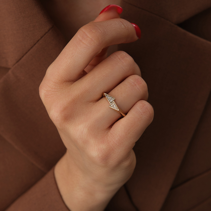 Minimal Üçgen Detaylı Taşlı Altın Yüzük - Cemart (1)