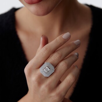 Ortası Bagetli Çevresi Taşlı Yüzük - Özer