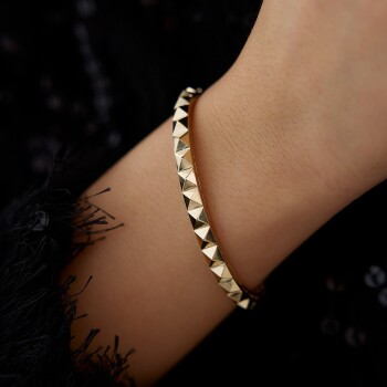 Piramit Kelepçe - Özer