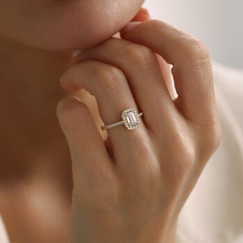 Sıra Taşlı Çerçeve Yarım Tur Baget Yüzük - Oragold Orhan