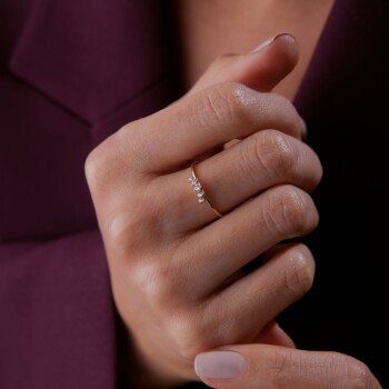 Sıra Taşlı Curve Yüzük - Alen