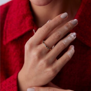 Siyah Mineli Sıra Yonca Yüzük - Rayna