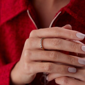 Siyah Mineli Sıra Yonca Yüzük - Rayna (1)