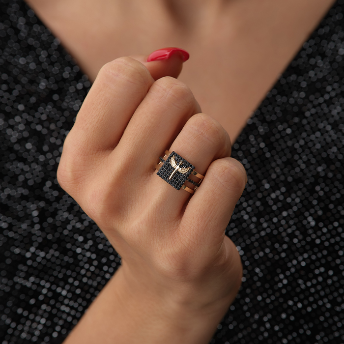 Siyah Taş Kaplamalı Geniş Altın Yüzük - Özer (1)