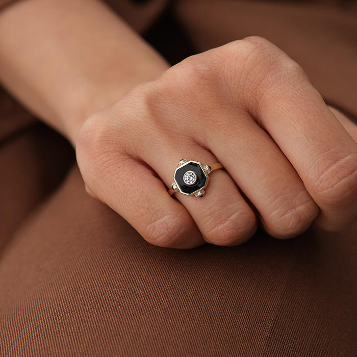 Siyah Yüzeyli Taşlı Altın Yüzük - Cemart