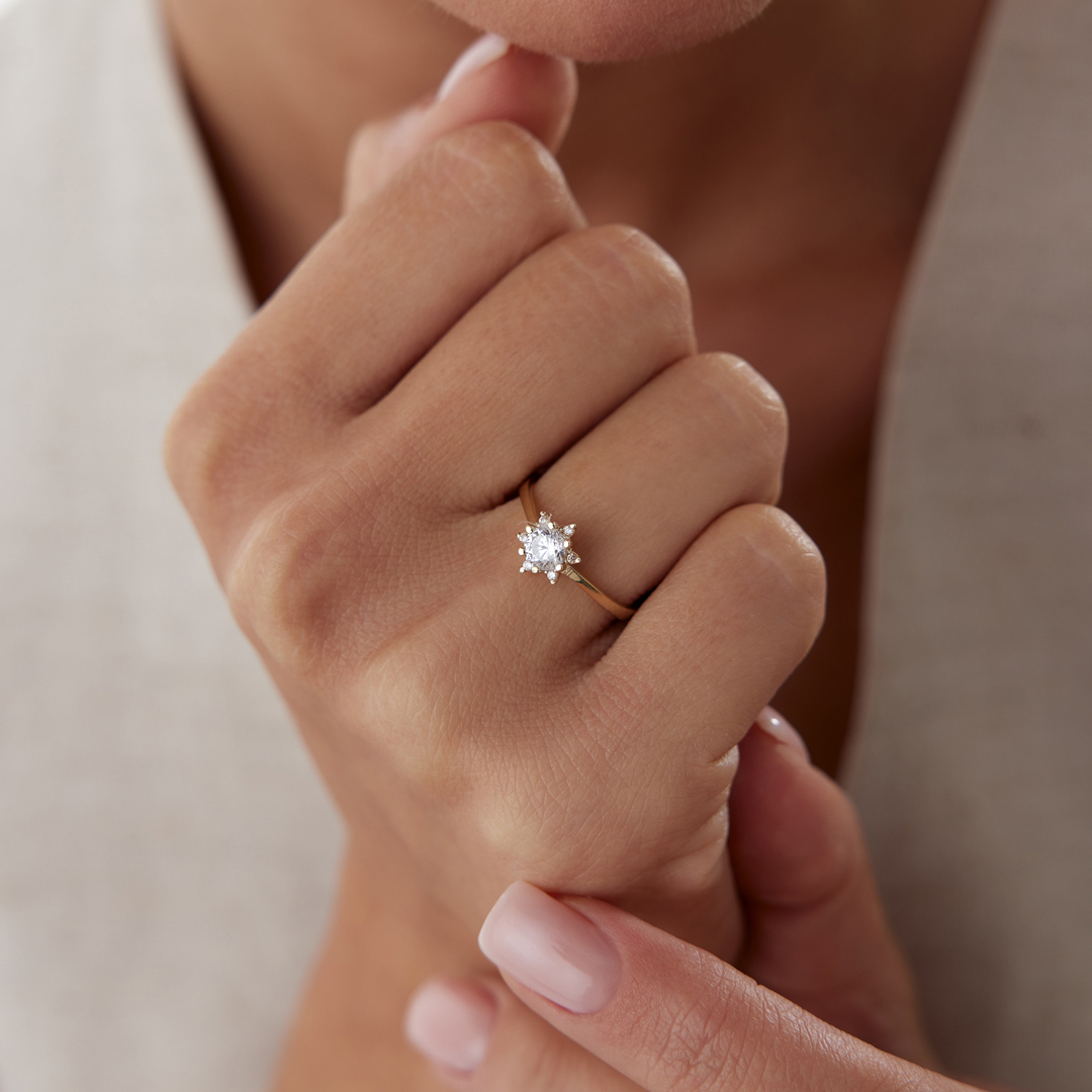 Taç Yaprak Tektaş Yüzük - 1