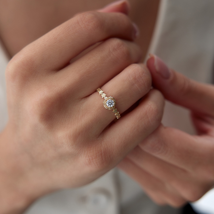 Taşlı Çiçek Yüzük - Nüans