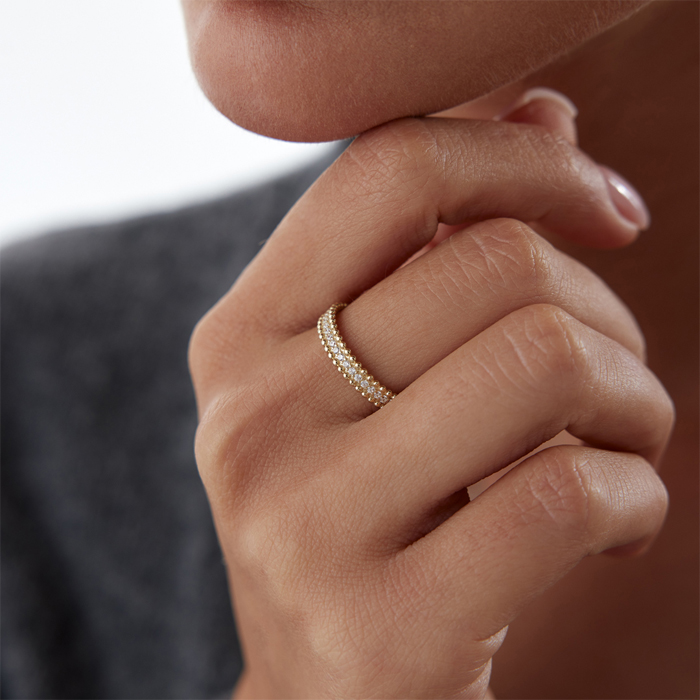 Top Kenarlı Beyaz Sıra Taşlı Yüzük - Özer (1)