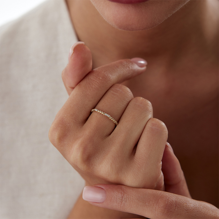 Üç Nokta Üç Taş Sıra Yüzük - Nüans