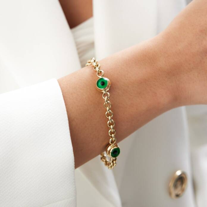 Üç Yeşil Gözlü Bileklik - 1