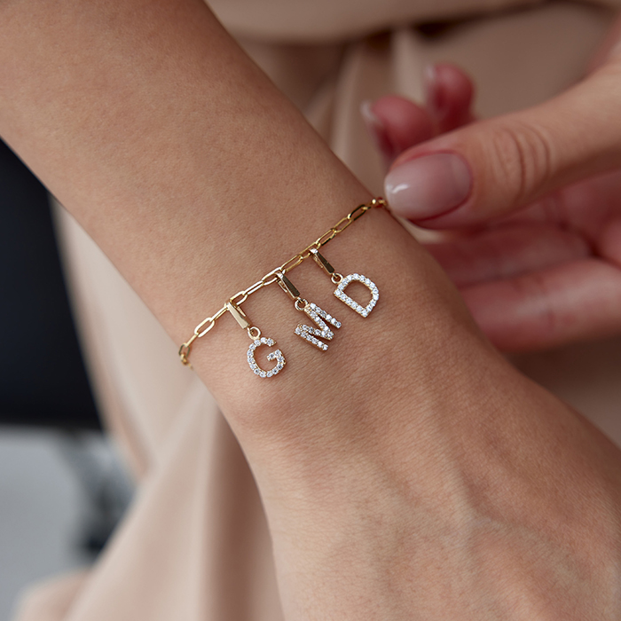 Üçlü Taşlı Charm Harf Bileklik - RİTİM