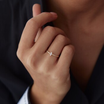 White Burgu Baget Yüzük - Nüans