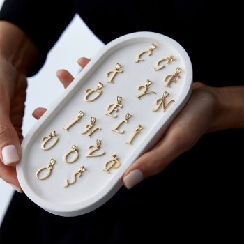 Yalın İtalik Harf Kolye Ucu - Mazi (1)