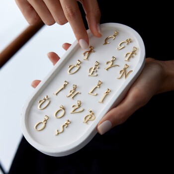 Yalın İtalik Harf Kolye Ucu - 3