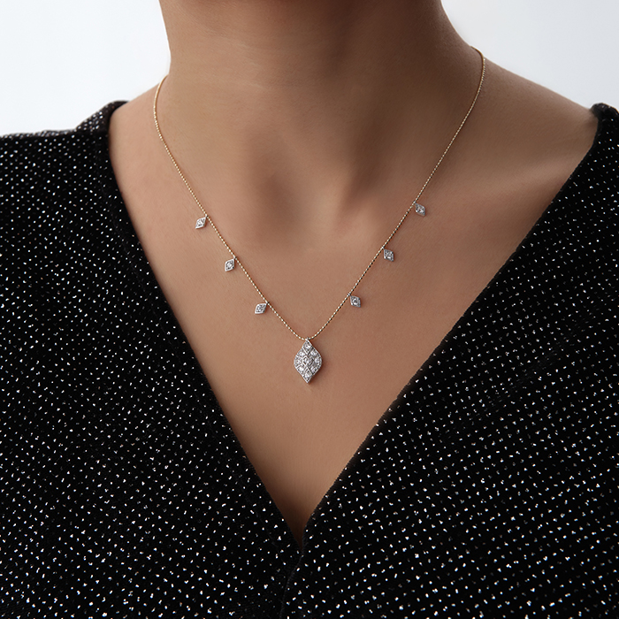 Yaprak Formlu Taşlı Altın Kolye - Cemart