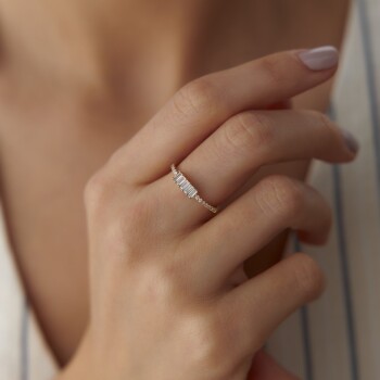 Zarif Parıltı Baget Taşlı Yüzük - Garo